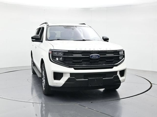 Certified 2025 Ford Expedition Active AWD/4WD image 4