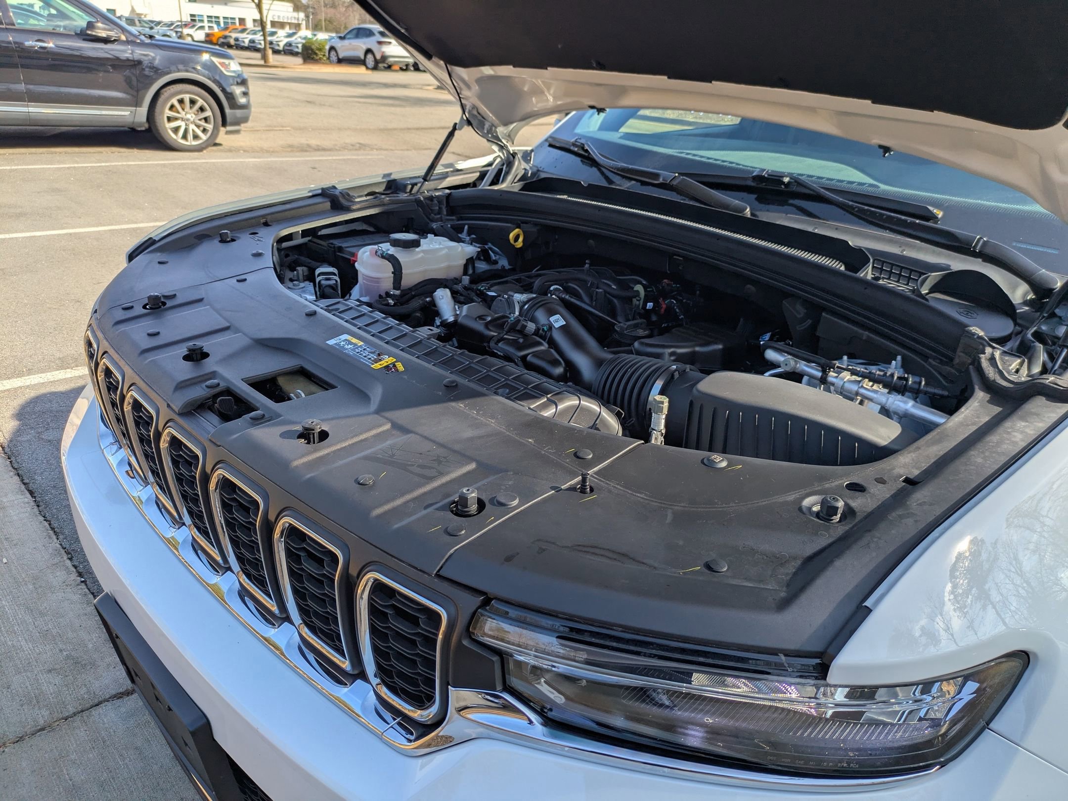 Used 2025 Jeep Grand Cherokee Laredo w/ Luxury Tech Group I image 37