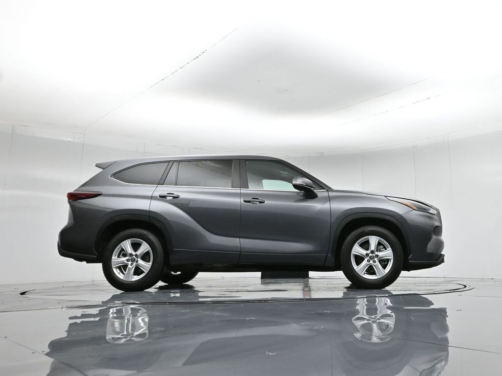Used 2024 Toyota Highlander LE image 10