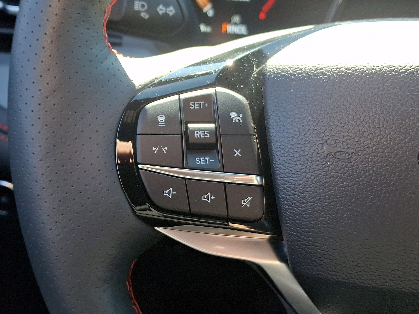 Certified 2025 Ford Explorer ST-Line w/ Premium Package image 23