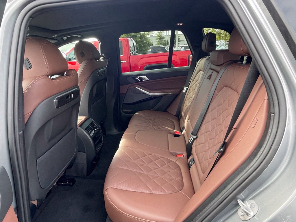 Used 2024 BMW X5 xDrive40i w/ Premium Package AWD/4WD image 24