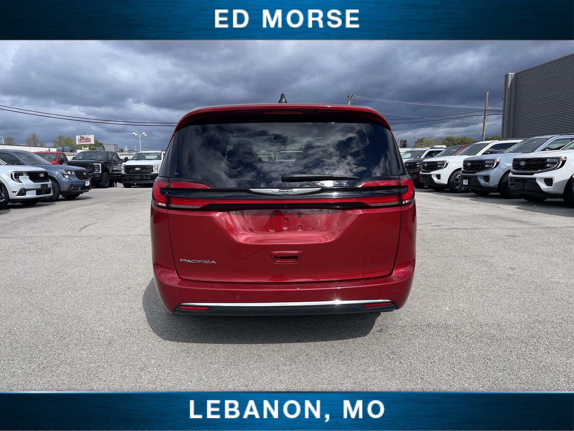 Used 2025 Chrysler Pacifica Select FWD image 7