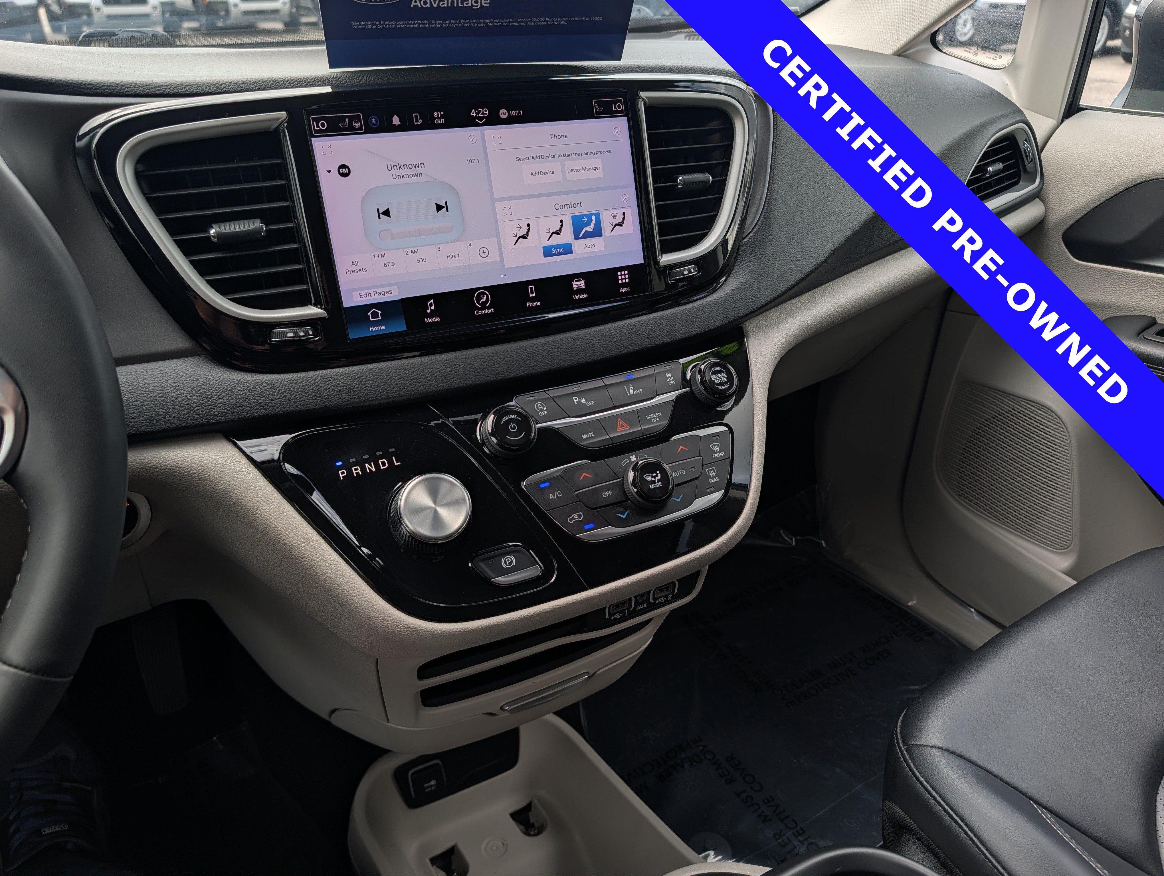 Used 2023 Chrysler Pacifica Touring-L FWD image 32