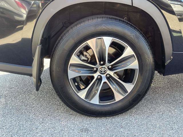 Used 2023 Toyota Highlander XLE image 7