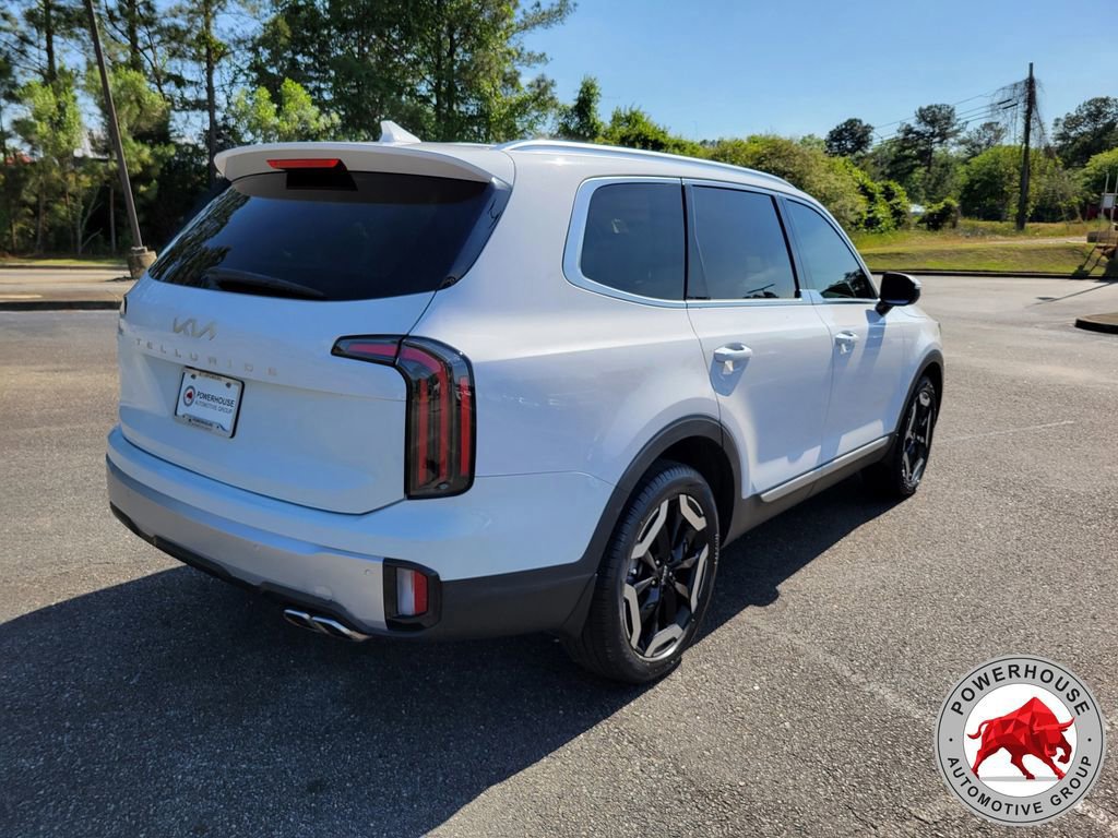 Used 2024 Kia Telluride EX w/ EX Captain's Chair Package image 5