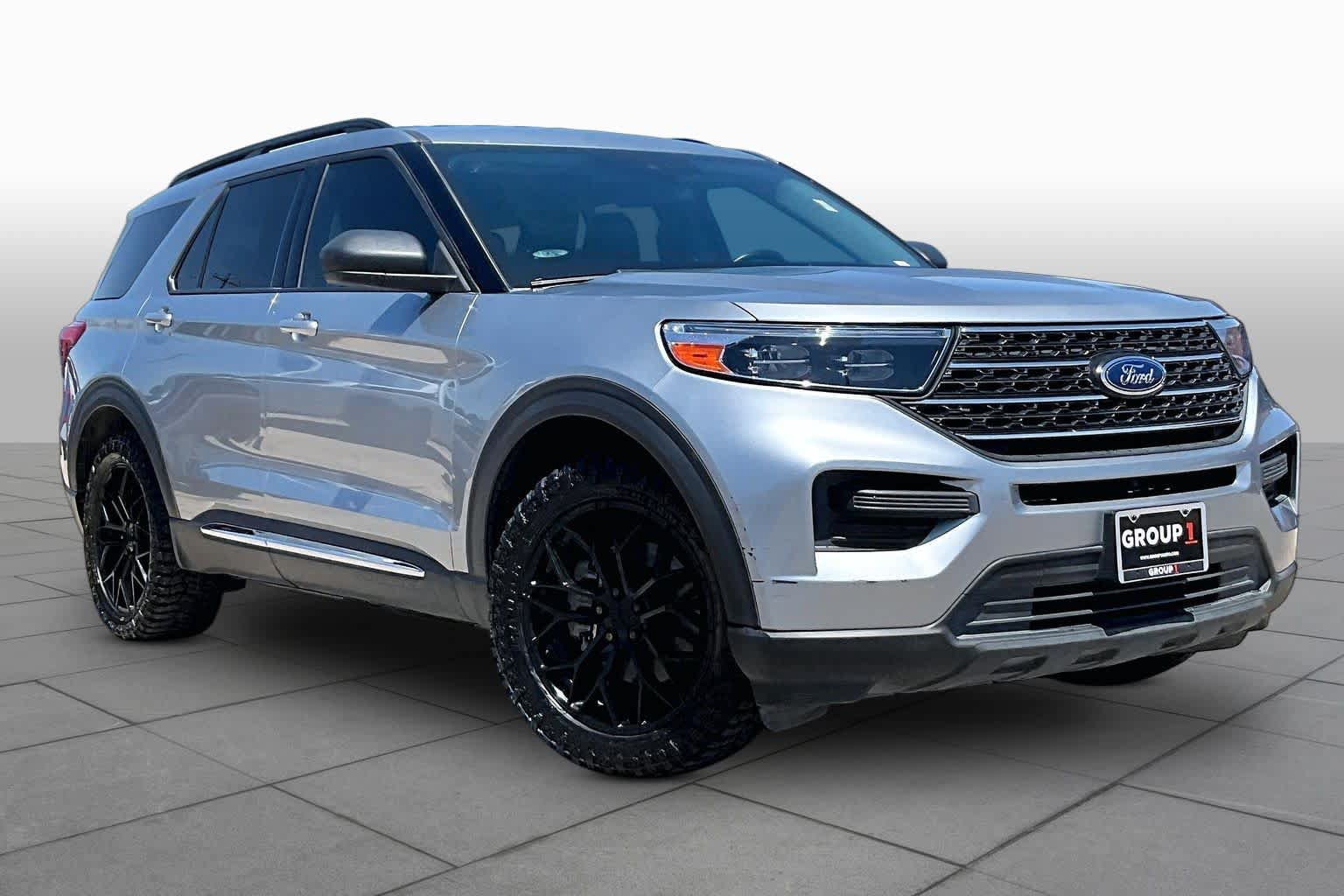 Certified 2023 Ford Explorer XLT RWD image 3