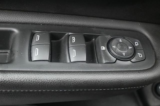 Used 2023 GMC Terrain SLE w/ Driver Convenience Package AWD/4WD image 9