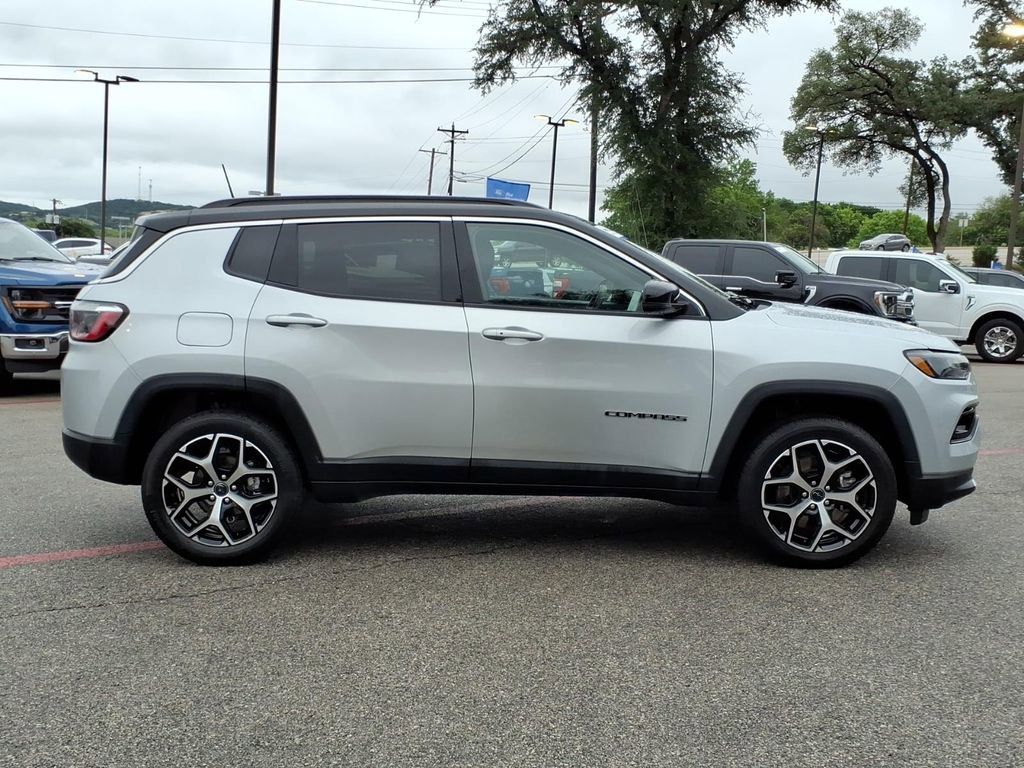 Used 2025 Jeep Compass Limited AWD/4WD image 2