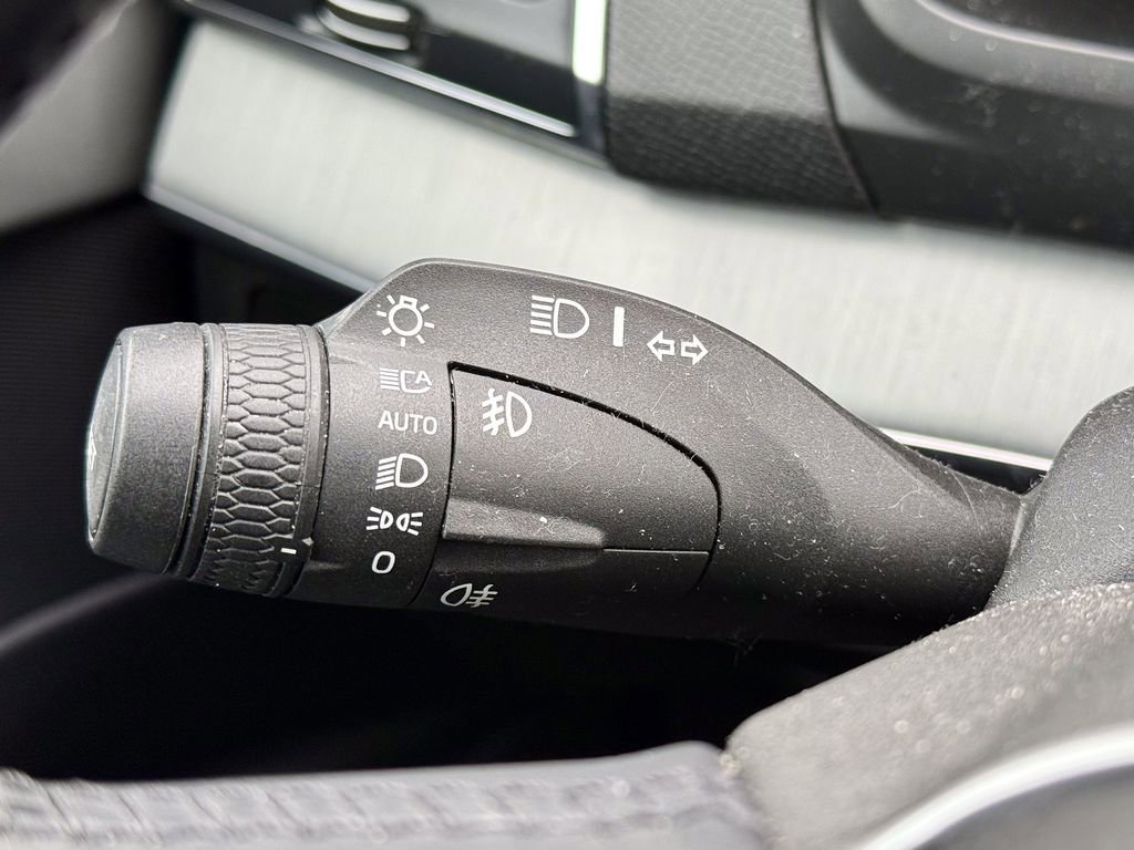 Used 2021 Volvo XC90 T5 Momentum w/ Climate Package image 19