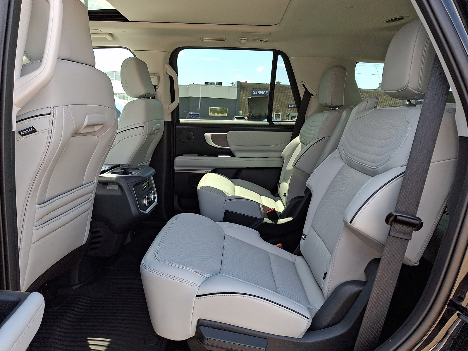 Certified 2025 Ford Expedition Platinum w/ Platinum Ultimate Package AWD/4WD image 10