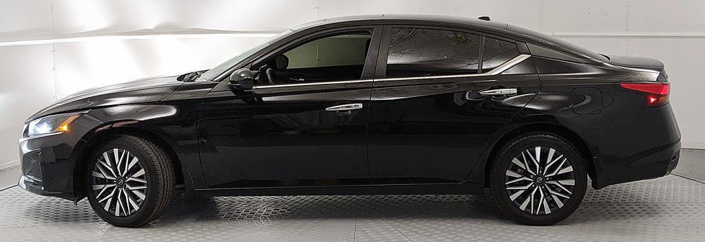 Used 2024 Nissan Altima 2.5 SV w/ SV Premium Package AWD/4WD image 5