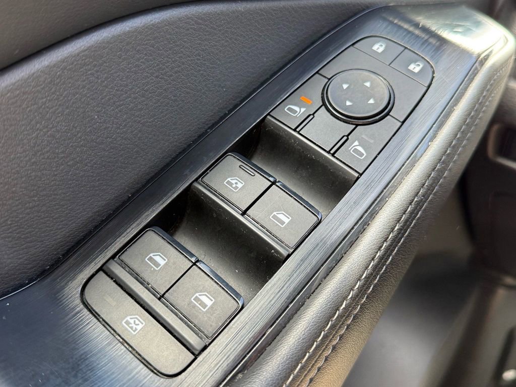 Used 2024 Nissan Rogue SV image 17