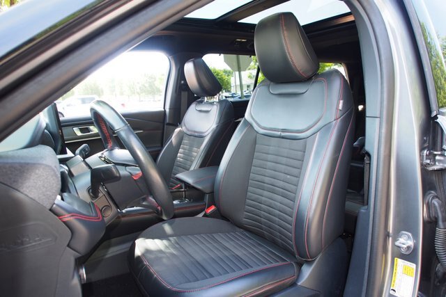 Certified 2025 Ford Explorer ST-Line w/ Premium Package AWD/4WD image 21