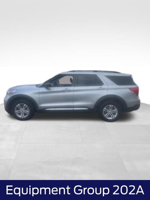 Certified 2023 Ford Explorer XLT w/ Equipment Group 202A AWD/4WD image 3