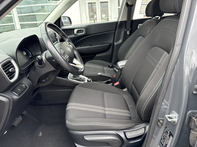 Used 2025 Hyundai Venue SEL FWD image 12