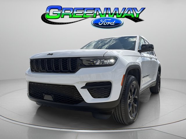 Used 2025 Jeep Grand Cherokee Altitude