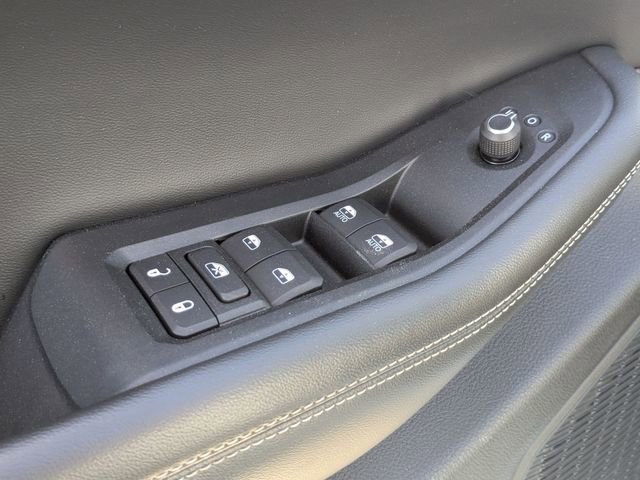 Used 2023 Jeep Grand Cherokee L Limited w/ Black Appearance Package AWD/4WD image 10