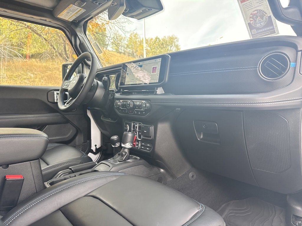 Used 2024 Jeep Wrangler Unlimited Rubicon 4xe image 32