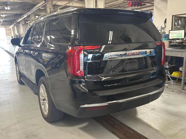 Used 2024 GMC Yukon SLT AWD/4WD image 3