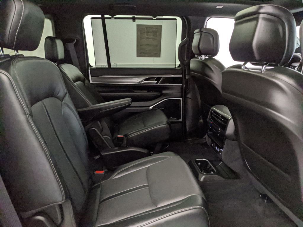 Used 2022 Jeep Wagoneer Series III image 28