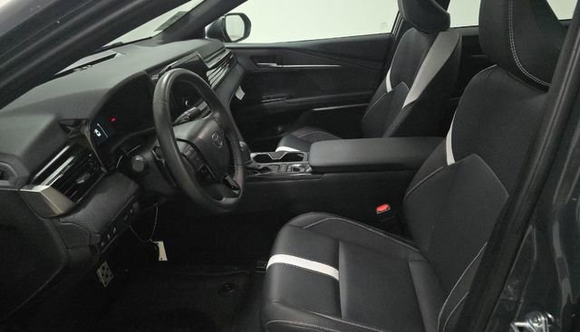 Used 2025 Toyota Camry SE FWD image 4