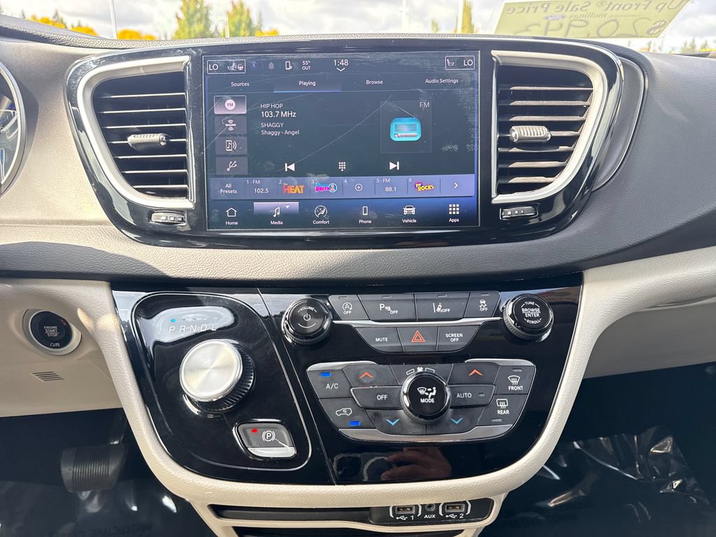 Used 2024 Chrysler Pacifica Touring-L FWD image 27
