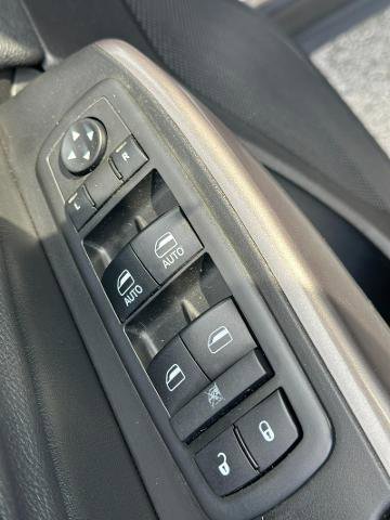 Used 2019 Jeep Cherokee Limited image 16