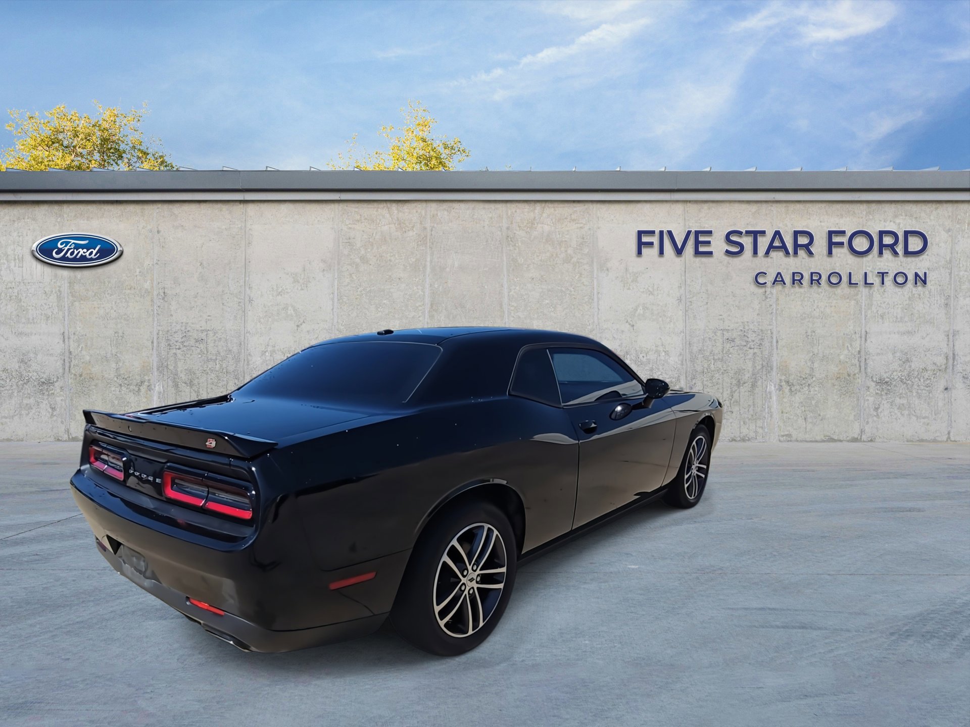 Used 2019 Dodge Challenger SXT image 5