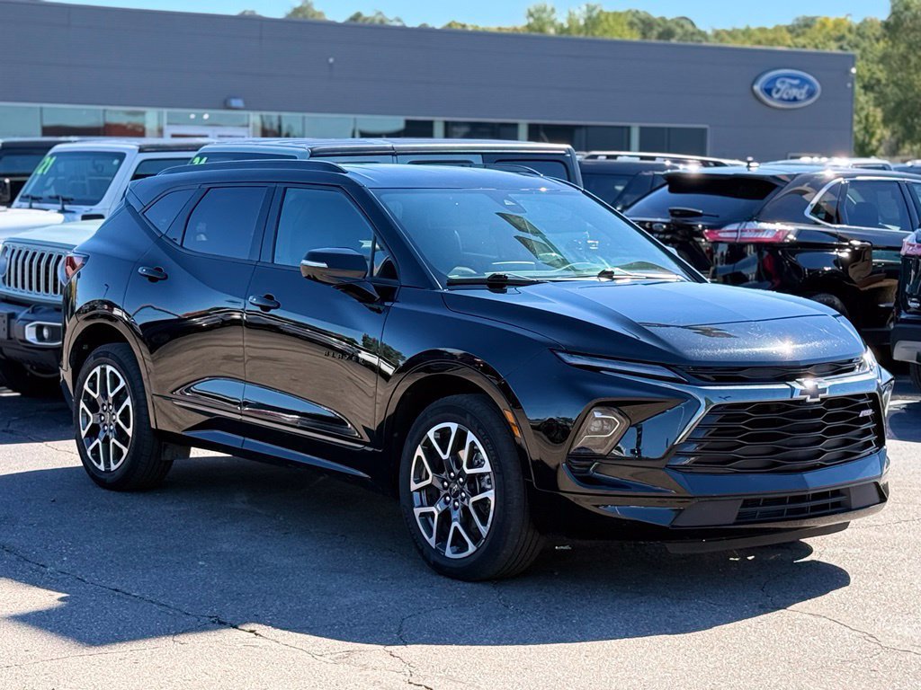 Used 2025 Chevrolet Blazer RS FWD image 26