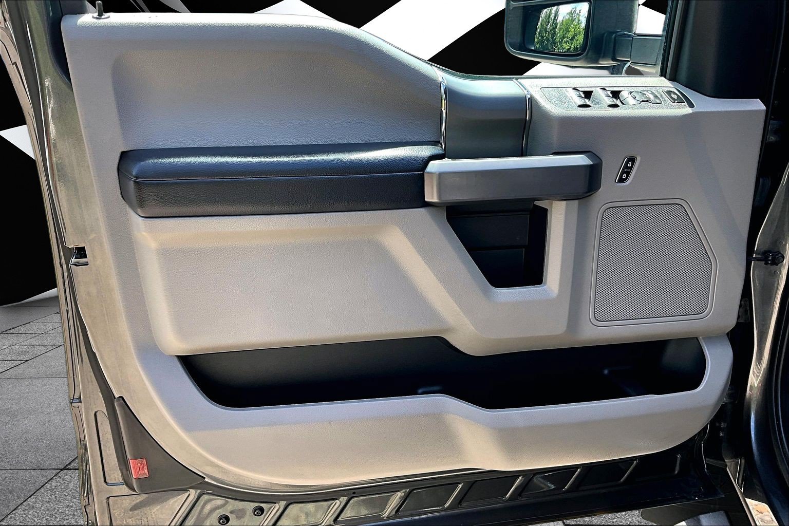 Certified 2020 Ford F350 XLT w/ XLT Premium Package AWD/4WD image 18