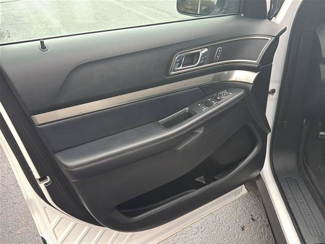 Certified 2018 Ford Explorer XLT w/ Equipment Group 202A AWD/4WD image 18