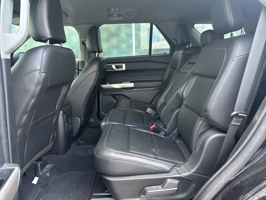 Certified 2024 Ford Explorer XLT w/ Equipment Group 202A RWD image 9