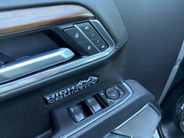 Used 2025 Chevrolet Silverado 1500 High Country w/ Technology Package AWD/4WD image 21