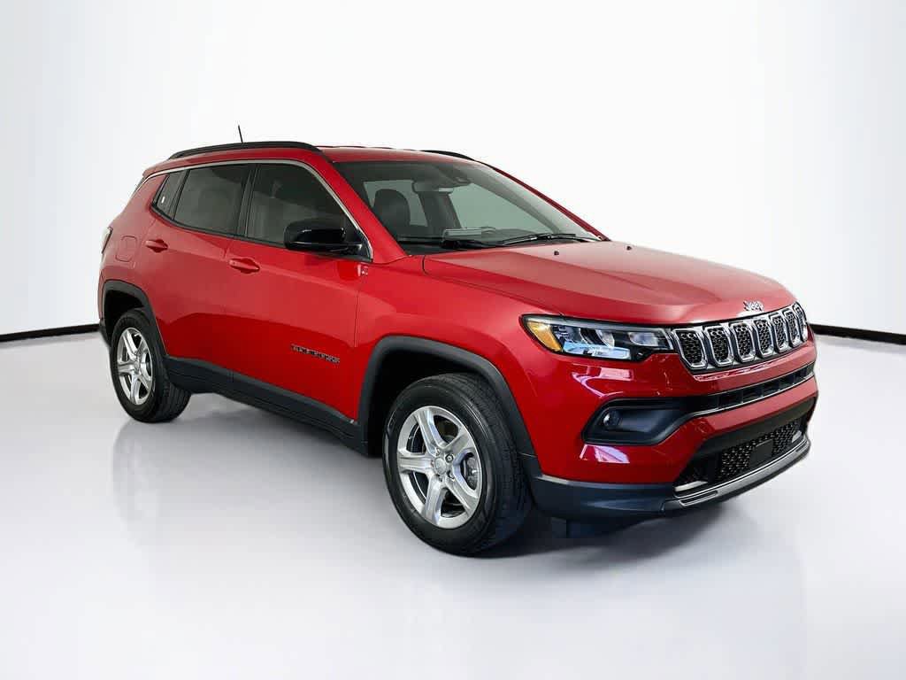 Used 2023 Jeep Compass Latitude AWD/4WD image 7