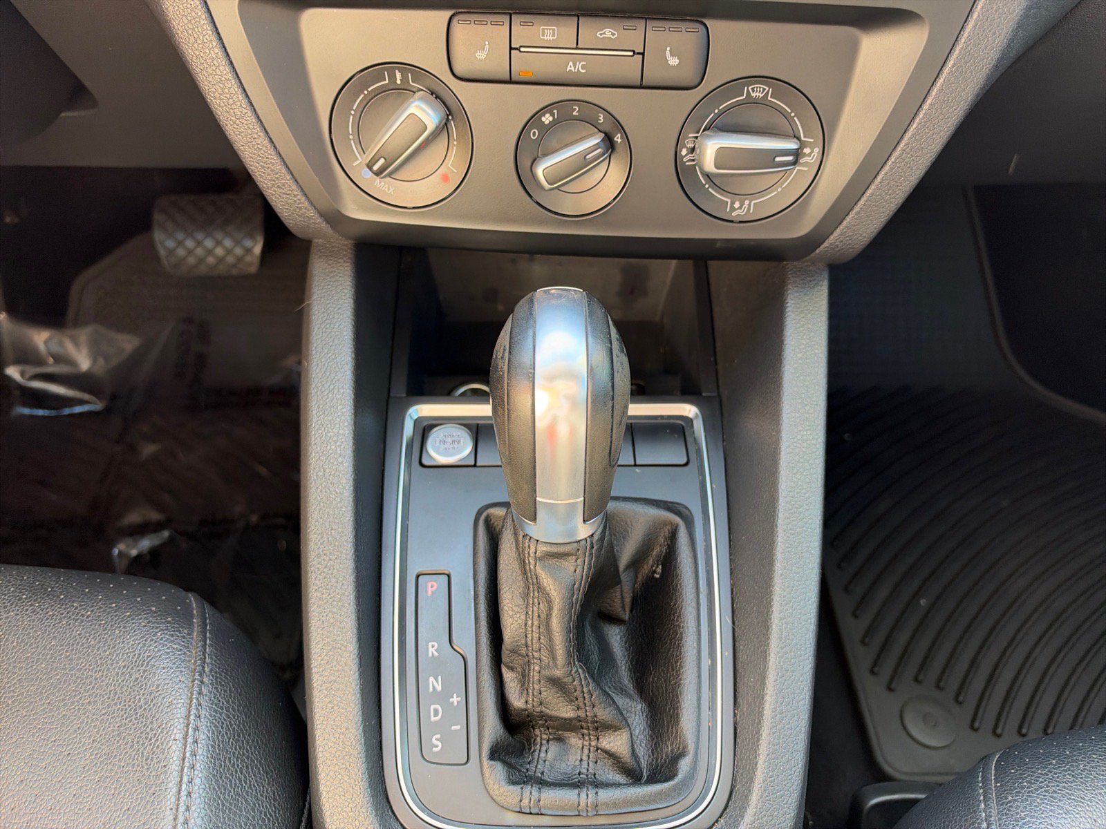 Used 2018 Volkswagen Jetta SE FWD image 28