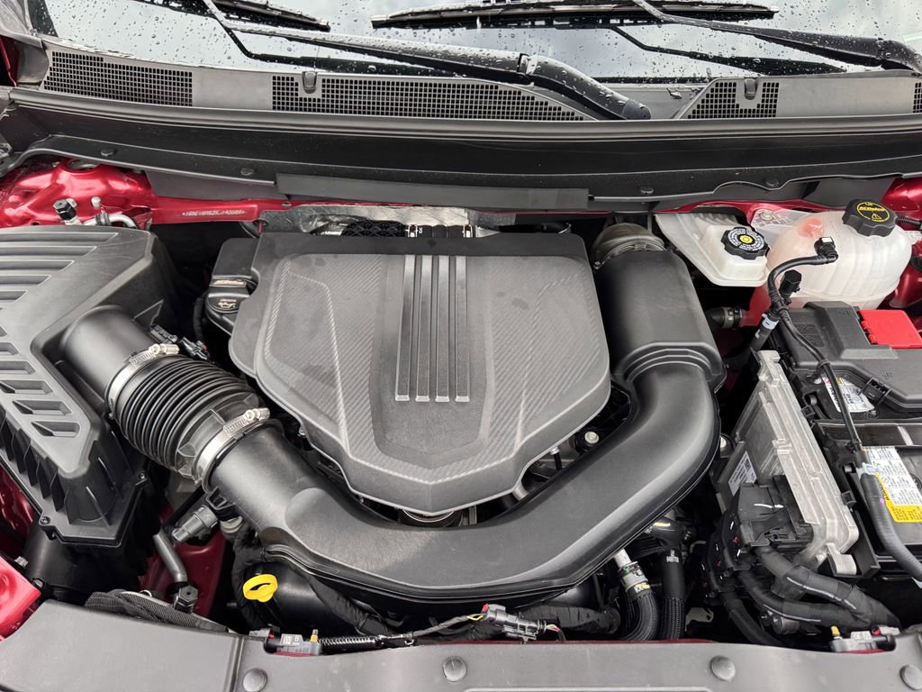 Used 2025 Chevrolet Traverse LT image 41