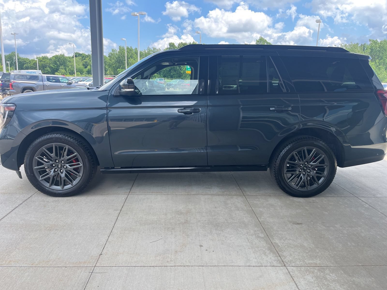 Certified 2025 Ford Expedition Platinum w/ Stealth Performance Package AWD/4WD image 2