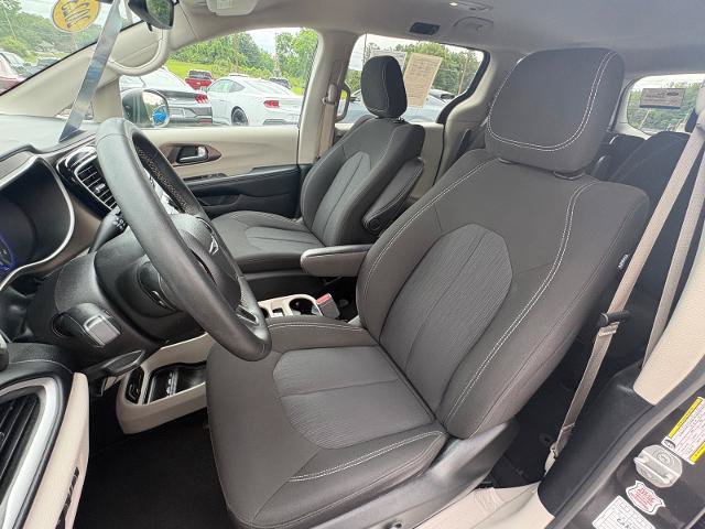 Used 2023 Chrysler Voyager LX FWD image 12