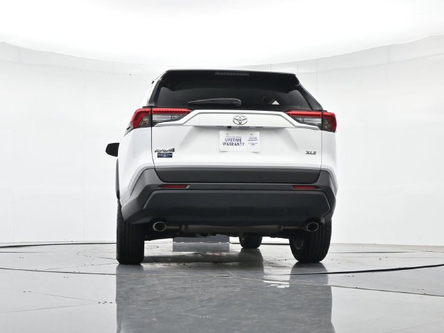 Used 2024 Toyota RAV4 XLE FWD image 40