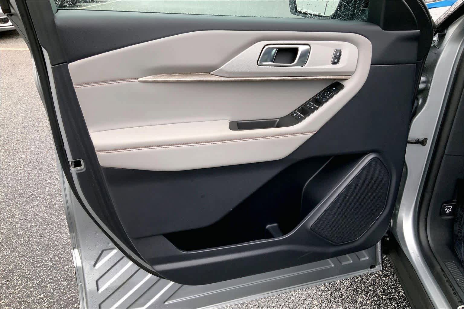 Certified 2025 Ford Explorer Active w/ Active Comfort Package RWD image 21