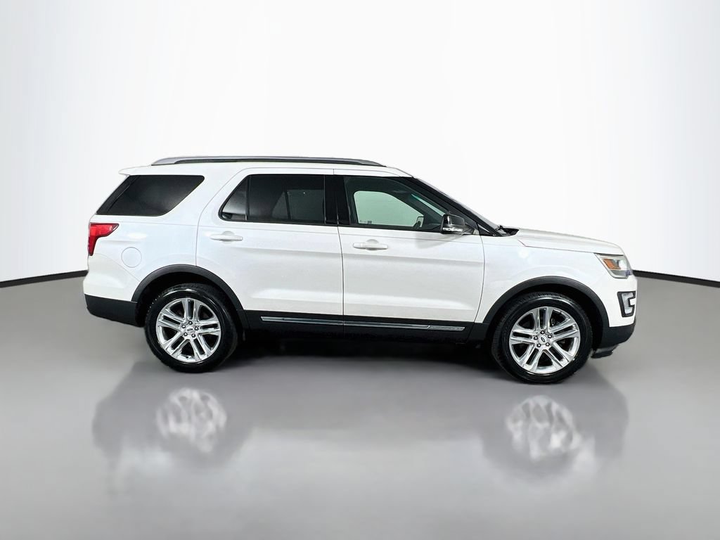 Certified 2017 Ford Explorer XLT w/ Equipment Group 202A AWD/4WD image 8