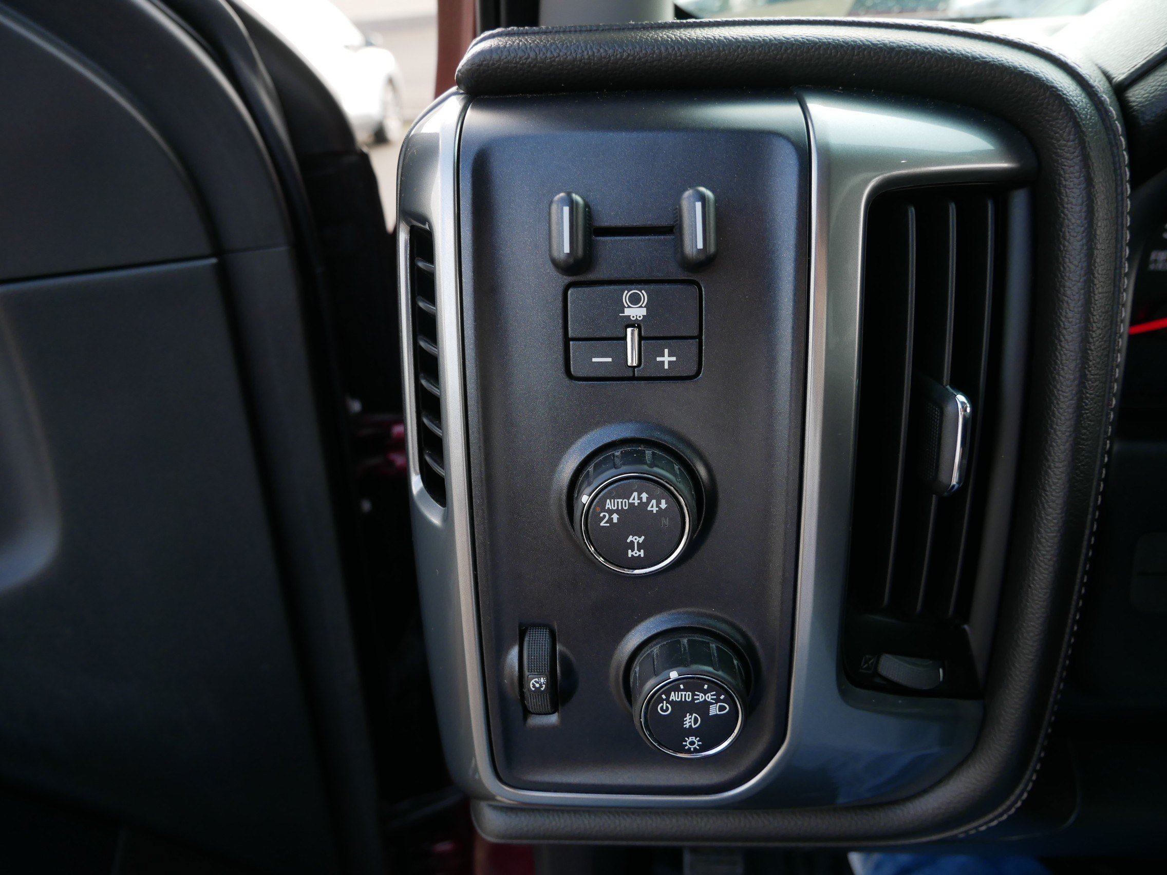Used 2017 Chevrolet Silverado 1500 LTZ w/ Sport Package AWD/4WD image 26