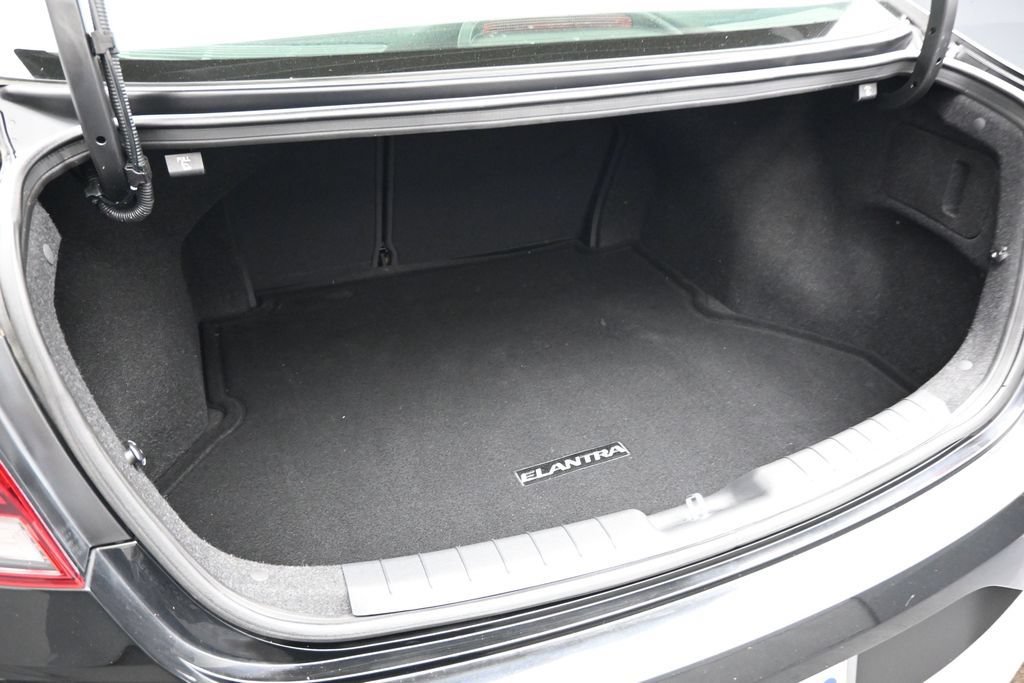 Used 2019 Hyundai Elantra SE w/ Cargo Package FWD image 20