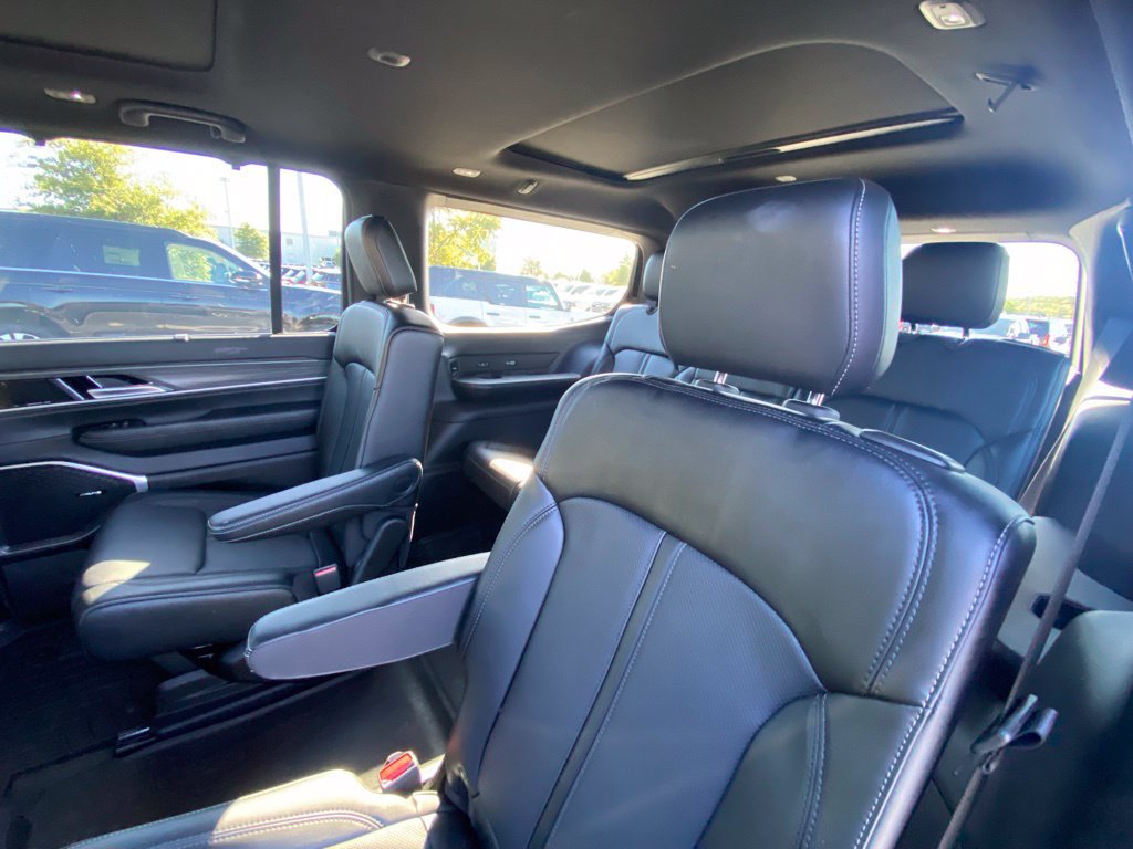 Used 2024 Jeep Wagoneer Series II w/ Convenience Group I AWD/4WD image 26