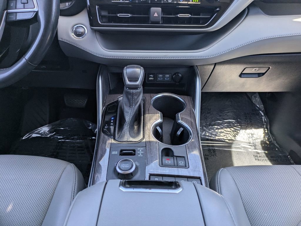 Used 2022 Toyota Highlander Platinum AWD/4WD image 19
