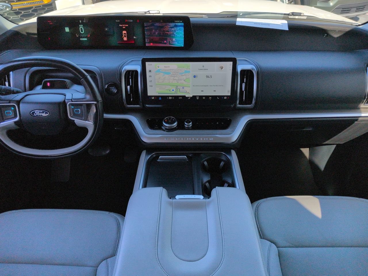 Certified 2025 Ford Expedition Max Platinum w/ Driver's Package AWD/4WD image 15