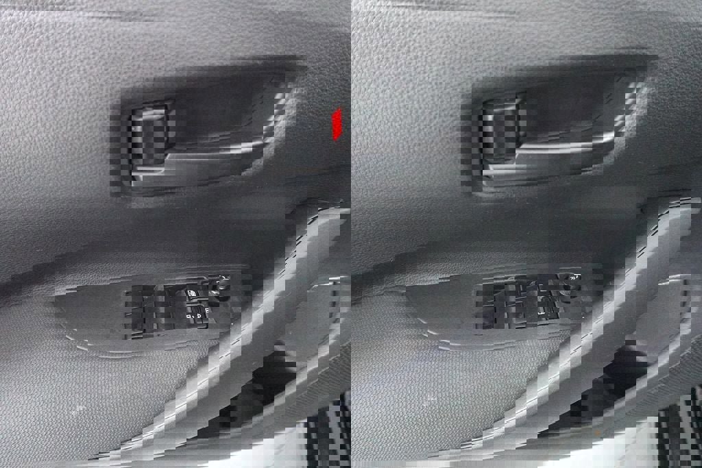 Used 2022 Toyota Corolla LE image 8