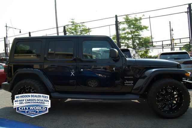 Used 2019 Jeep Wrangler Unlimited Sahara w/ Dual Top Group AWD/4WD image 3