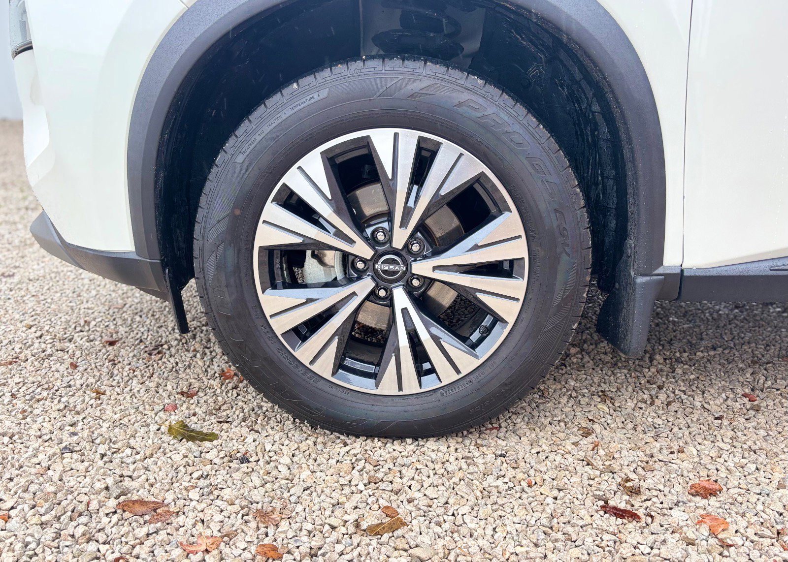 Used 2023 Nissan Rogue SV w/ SV Premium Package image 15