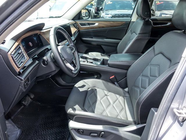 Used 2024 Volkswagen Atlas SE AWD/4WD image 13